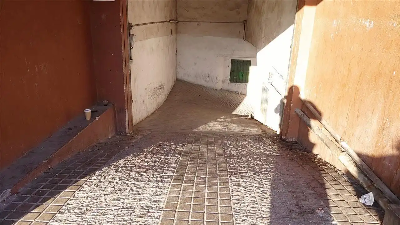 Außenansicht von Garage zum Verkauf in Banyoles