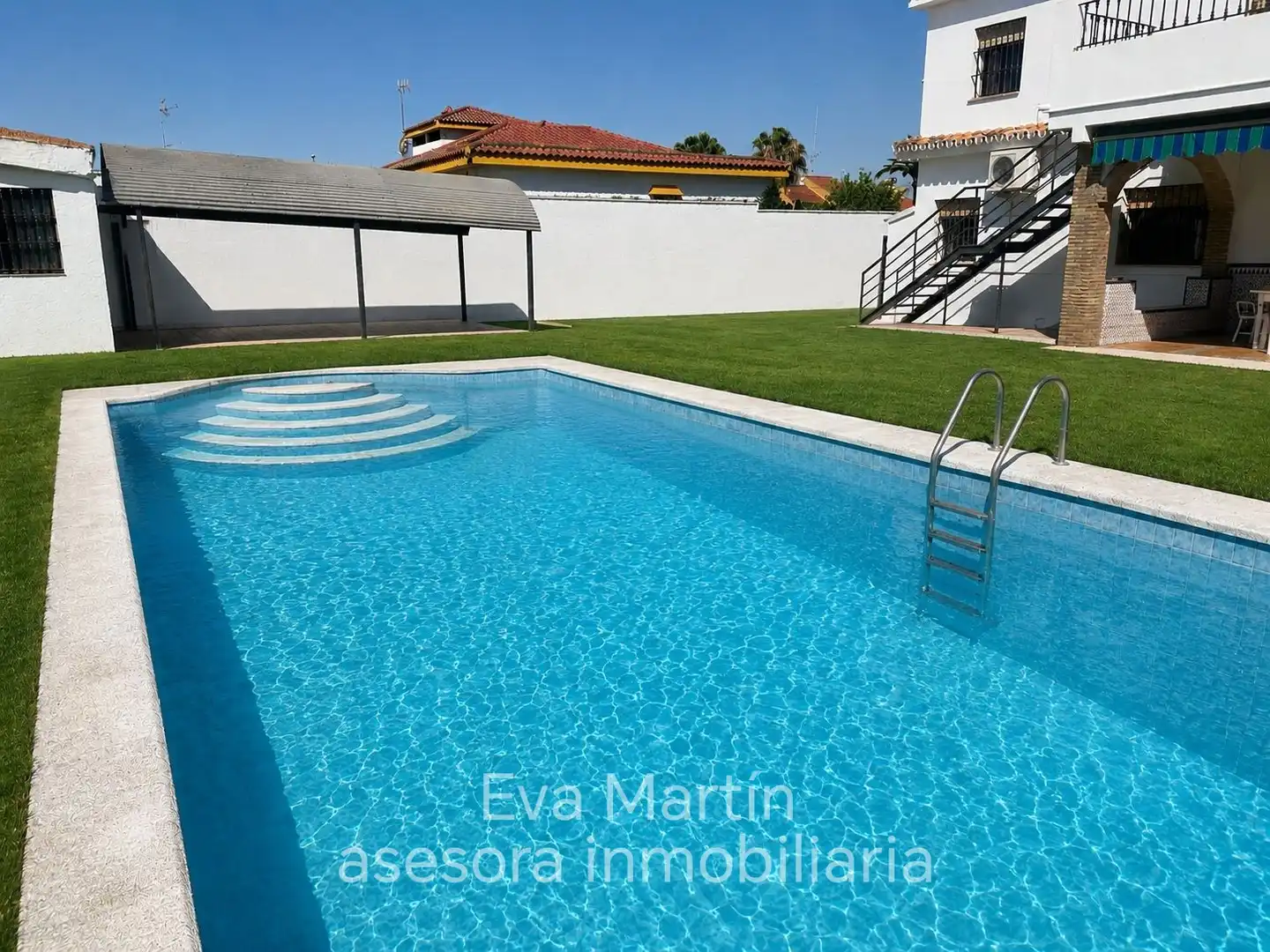 Piscina de Casa o chalet de alquiler en Montequinto con Aire acondicionado, Calefacción y Jardín privado
