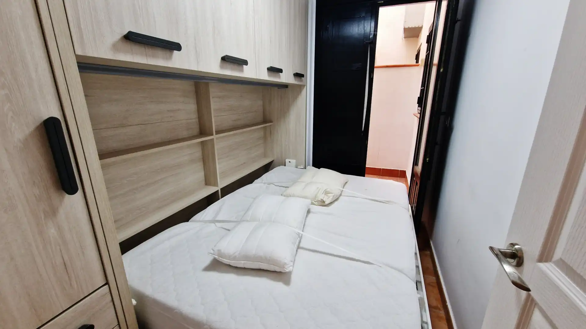 Dormitori de Apartament en venda en Vélez de Benaudalla amb Moblat, Forn i Rentadora