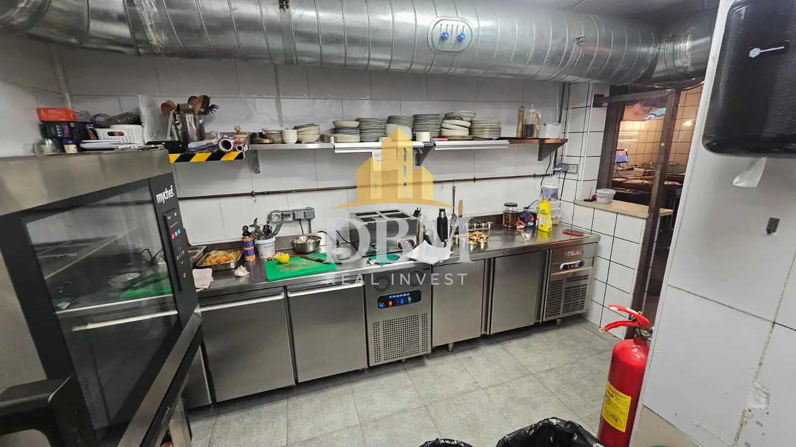 Cuina de Local en traspas en Barcelona amb Aire condicionat, Calefacció i Terrassa