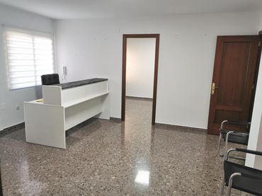Office space with lift to rent in de la Generalitat 11