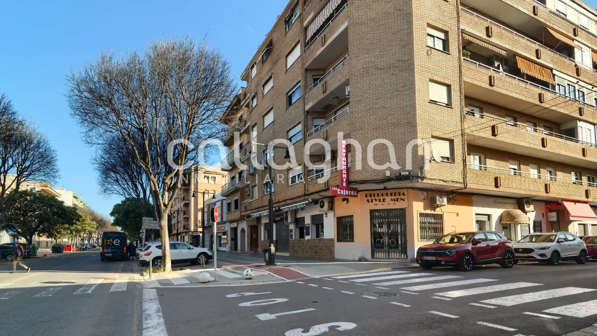 Vista exterior de Local en venta en L'Alcúdia con Aire acondicionado y Amueblado