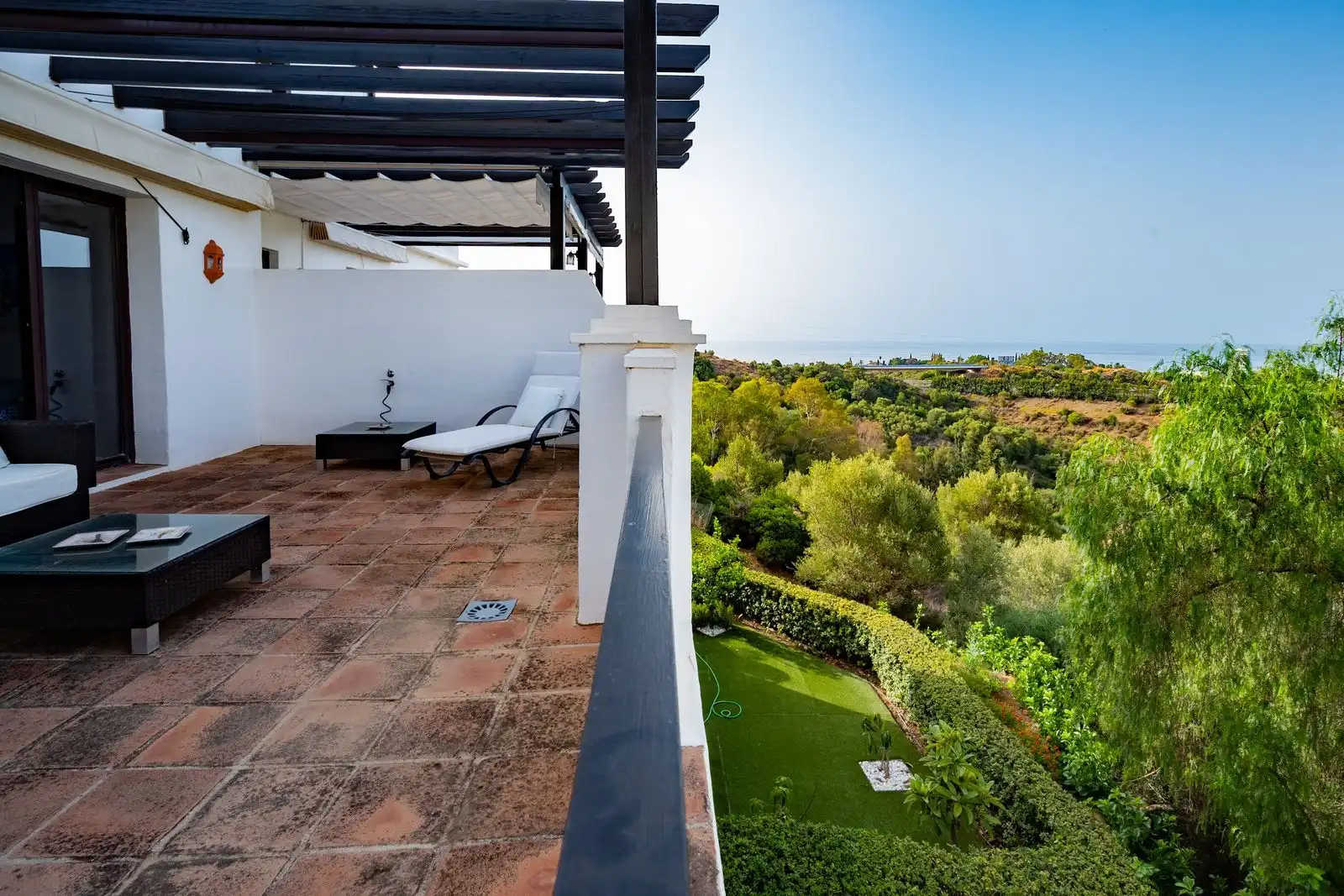 Terraza de Ático en venta en Marbella con Aire acondicionado, Internet y Piscina comunitaria