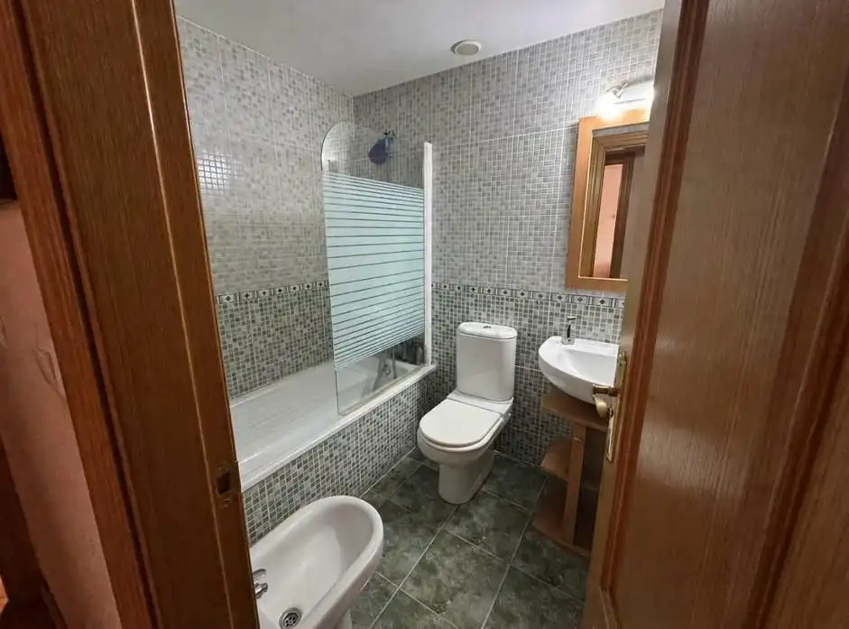 Baño de Piso en venta en La Puebla de Alfindén con Calefacción, Terraza y Trastero