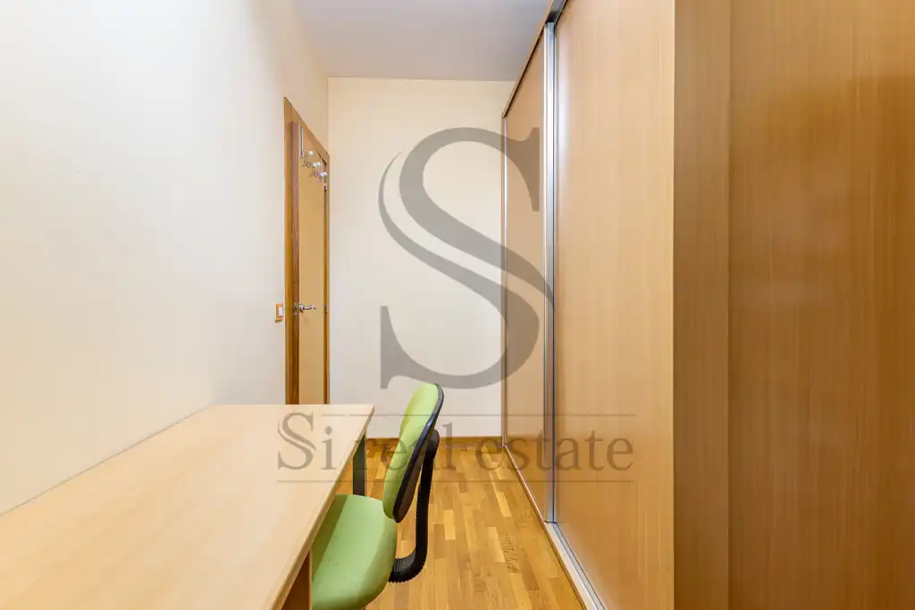 Bedroom of Flat for sale in Barcelona  with Air Conditioner and Parquet flooring