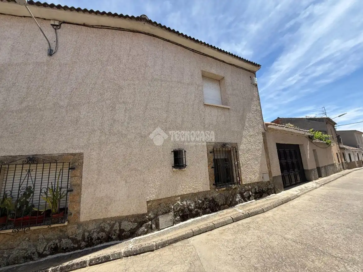 Vista exterior de Casa adosada en venta en Lucillos con Aire acondicionado y Calefacción