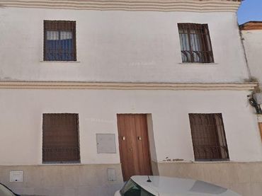 Casa aparellada en venda a Calle FELIPE II 12