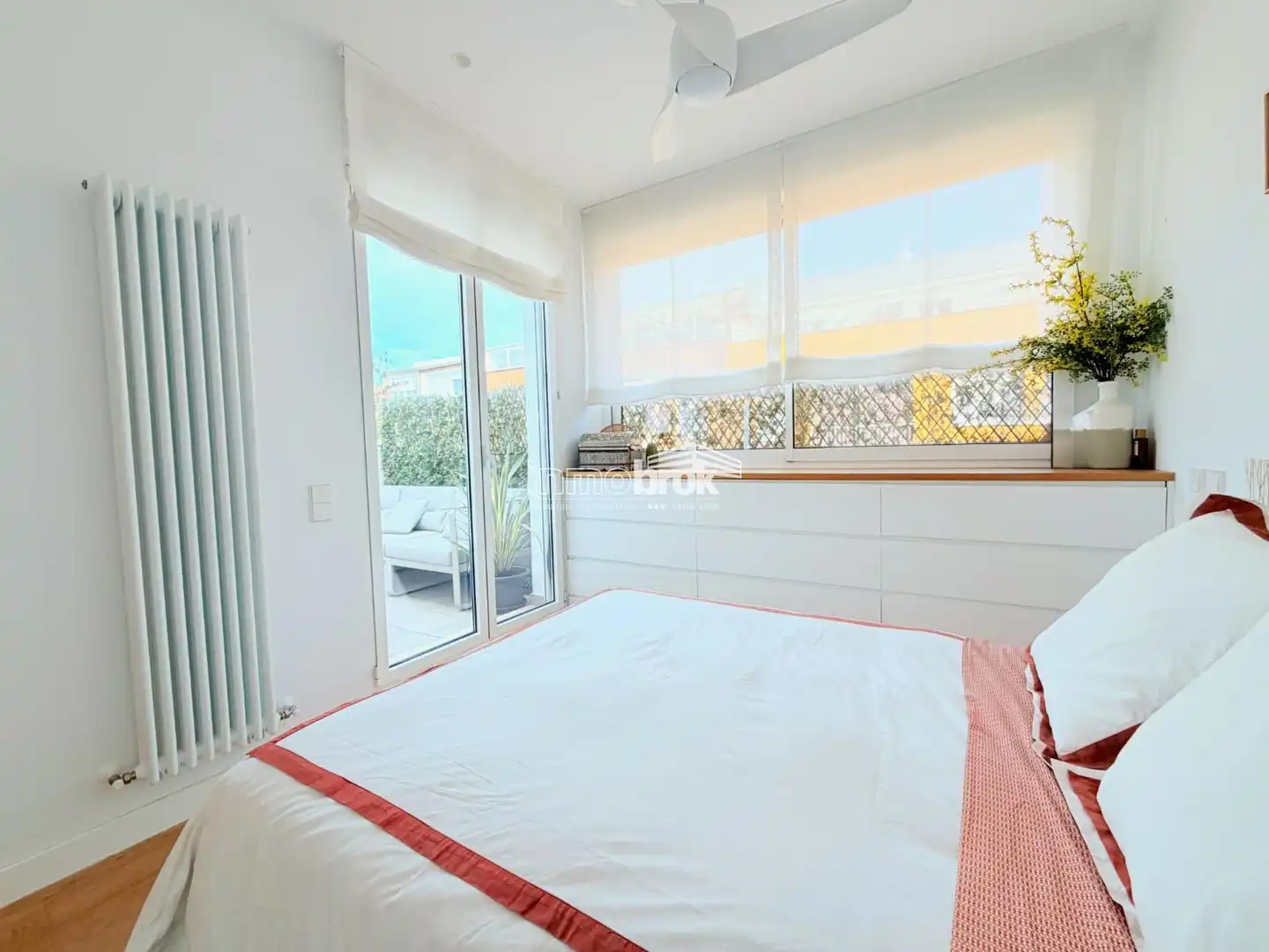 Schlafzimmer von Dachboden zur Miete in Madrid mit Terrasse und Abstellraum