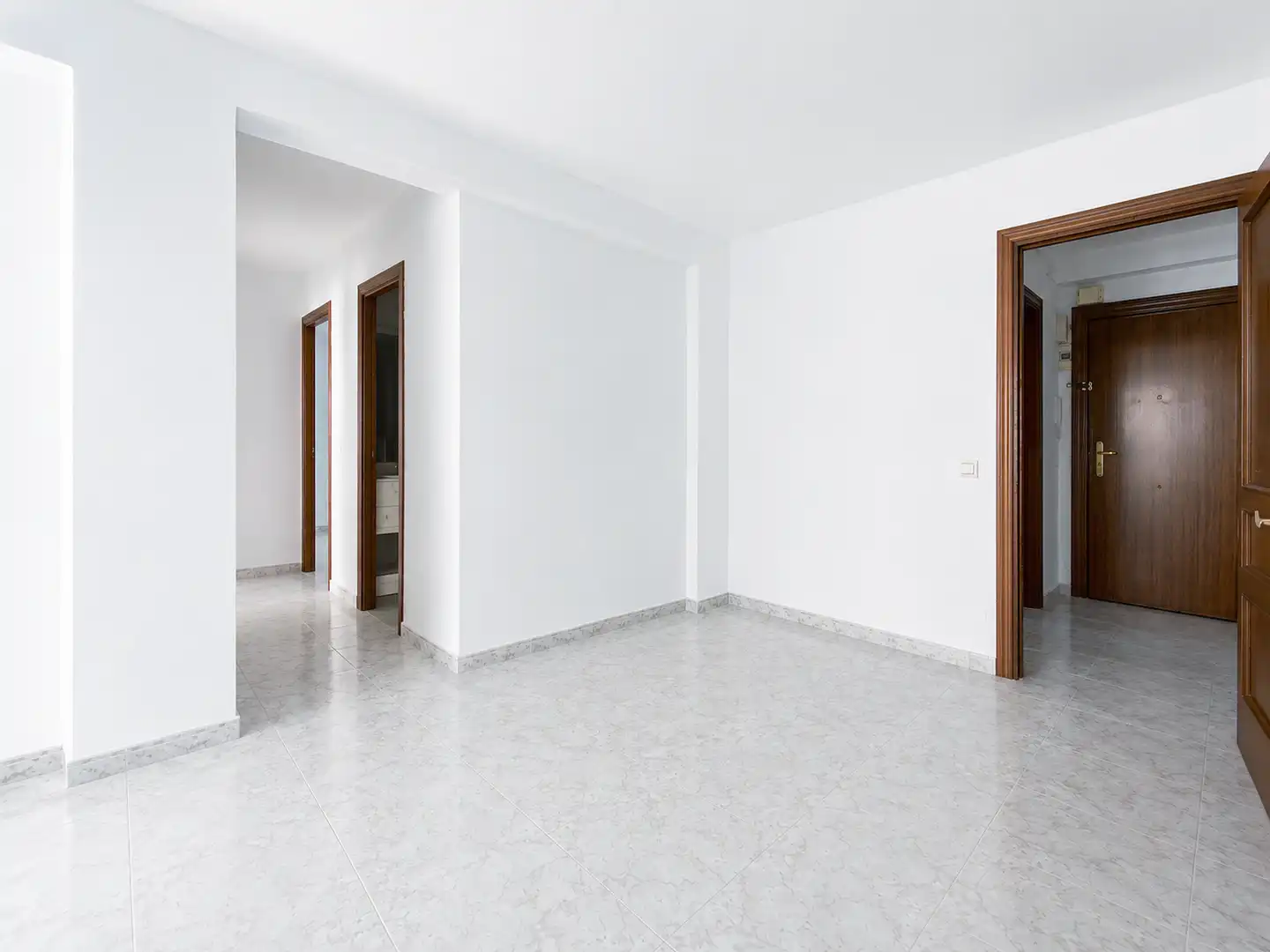 Wohnungen zum Verkauf in Estepona mit Terrasse und Balkon