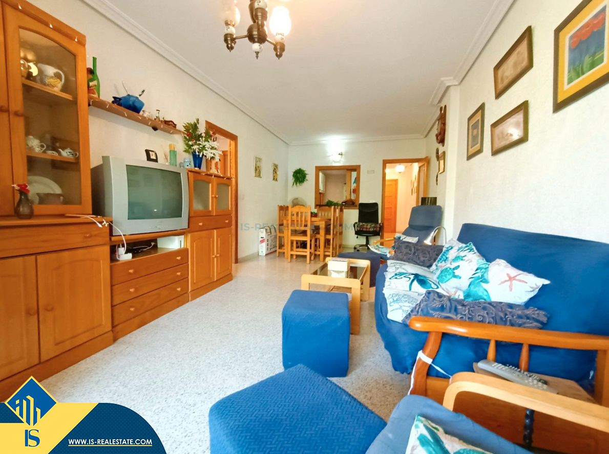 Sala d'estar de Apartament en venda en Torrevieja amb Calefacció, Terrassa i Moblat