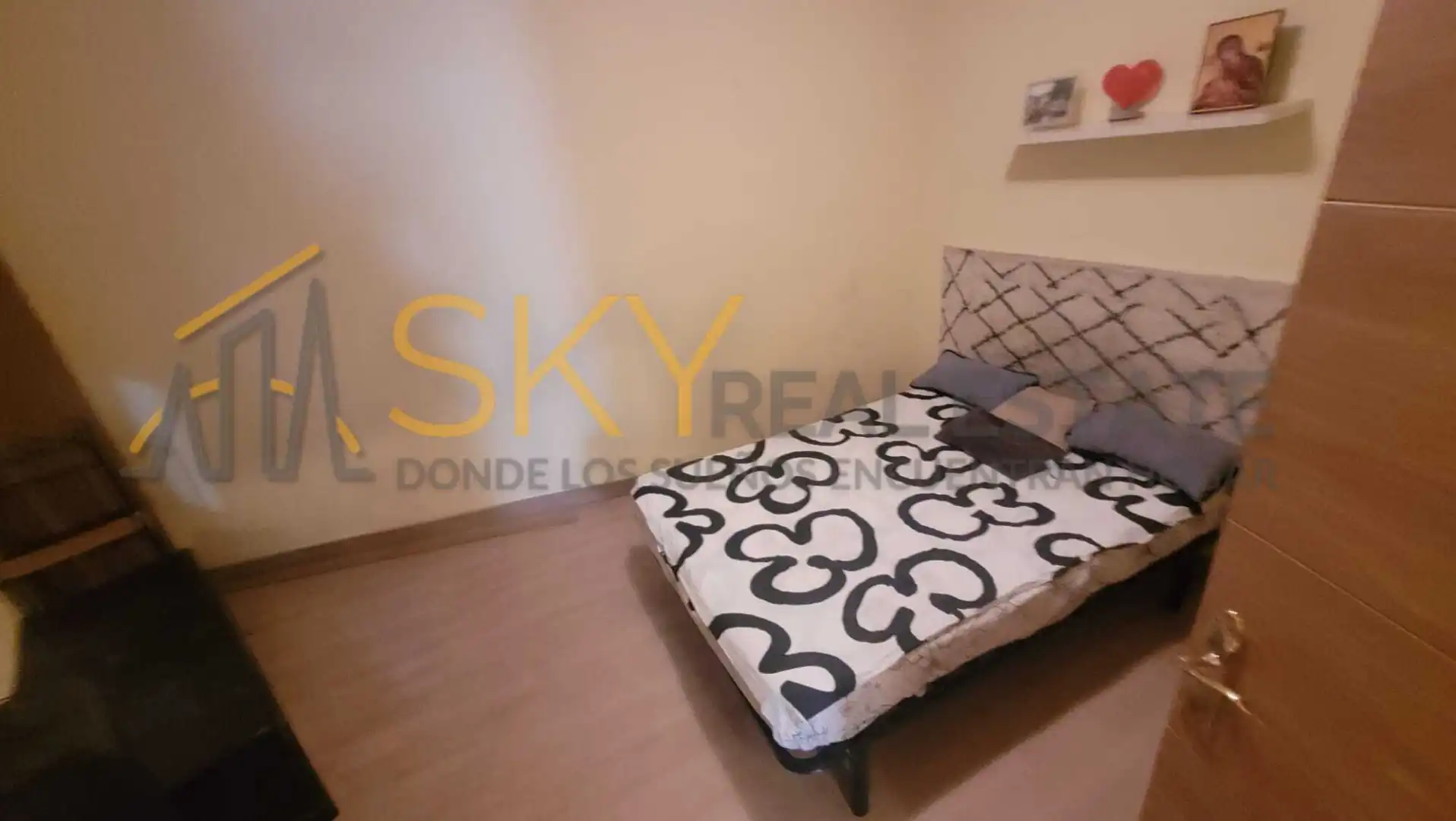Habitación de Casa adosada en venta en Buñol con Terraza, Trastero y Amueblado