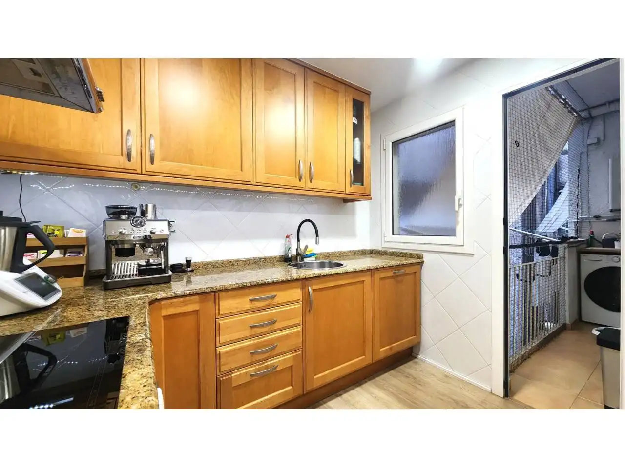 Kitchen of Flat for sale in Barcelona  with Air Conditioner, Parquet flooring and Terrace