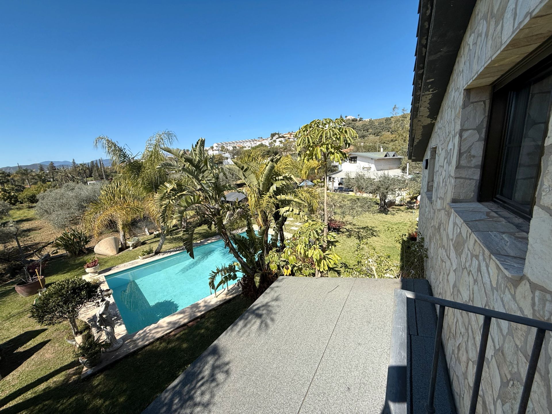 Piscina de Casa o xalet en venda en Coín amb Aire condicionat, Calefacció i Jardí privat