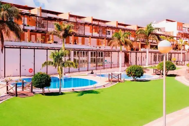 Vista exterior de Apartament en venda en San Miguel de Abona amb Aire condicionat, Terrassa i Moblat