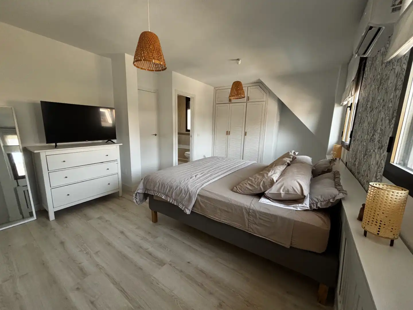Habitación de Casa adosada en venta en Algete con Aire acondicionado, Calefacción y Jardín privado