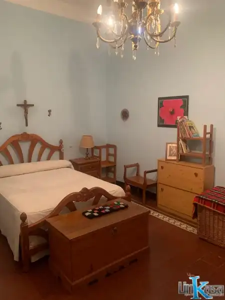 Dormitori de Casa o xalet en venda en Linares amb Terrassa i Balcó