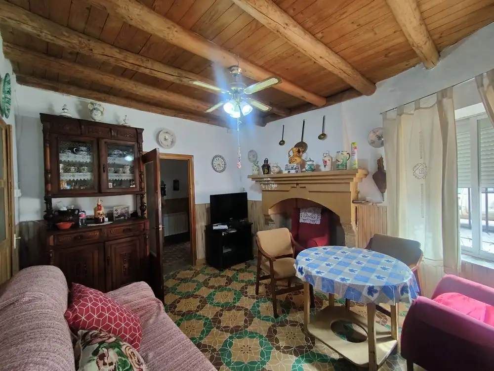 Sala d'estar de Casa o xalet en venda en Azután amb Calefacció i Traster