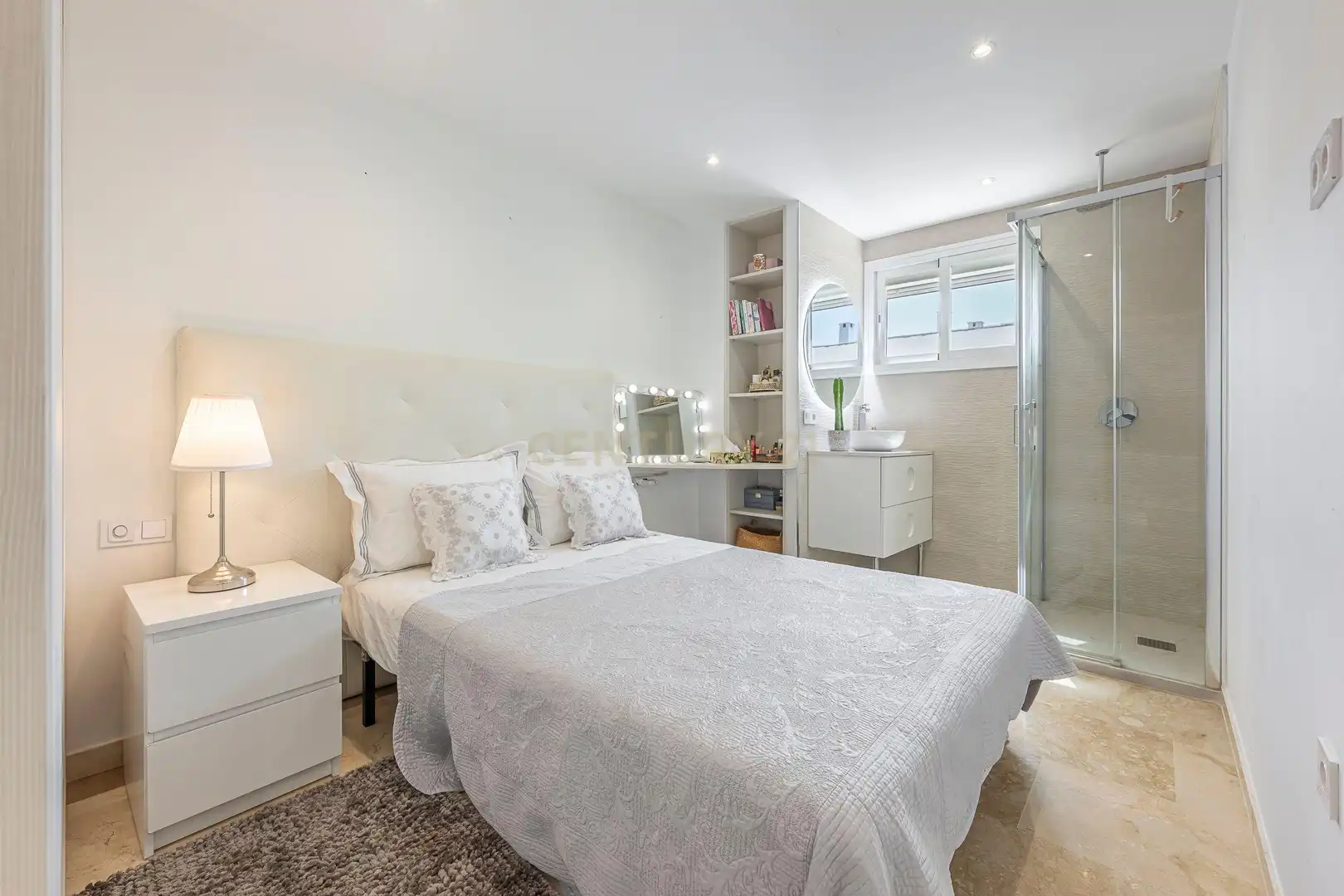 Habitación de Apartamento en venta en Marbella con Aire acondicionado, Trastero y Balcón