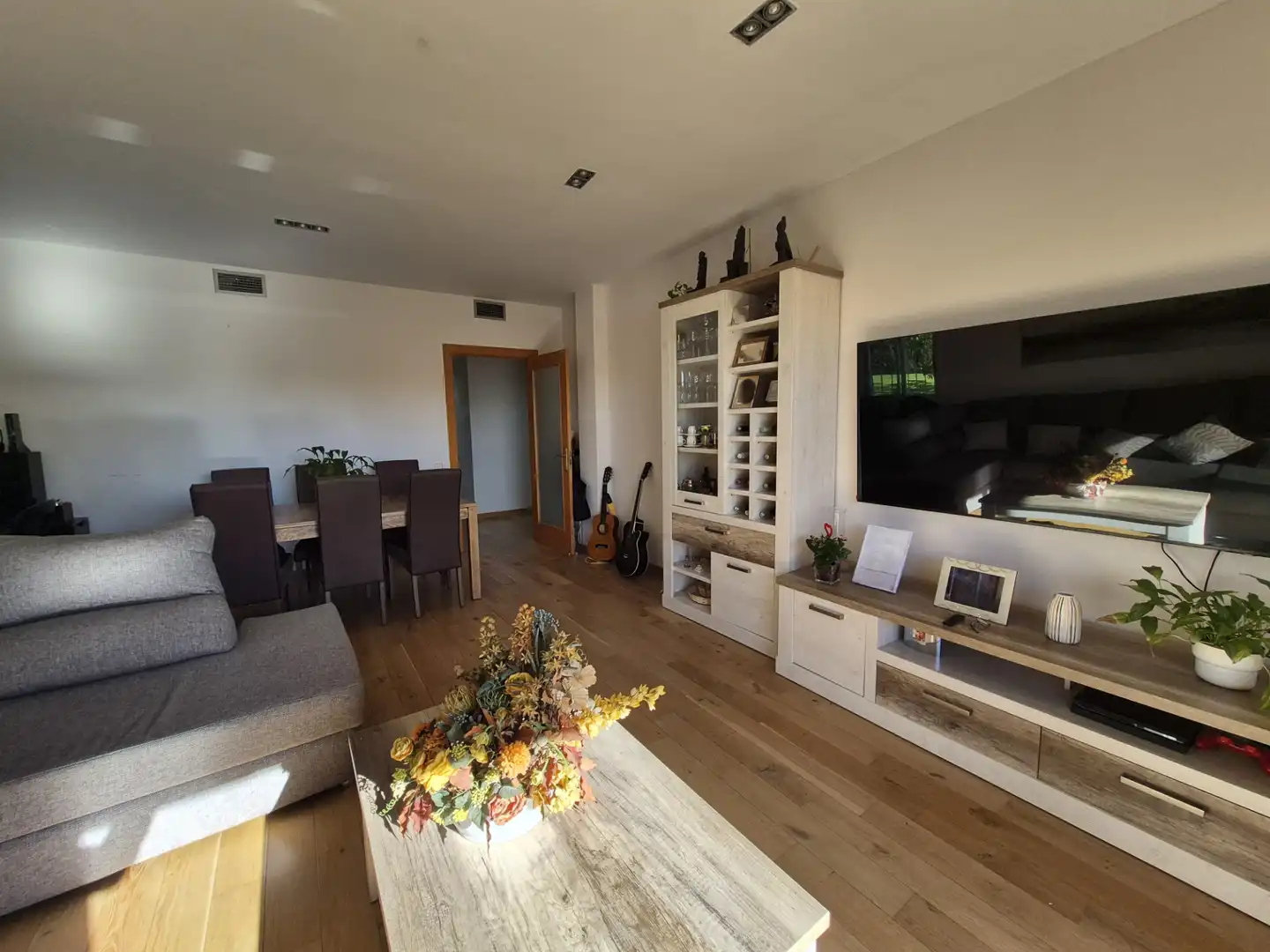 Living room of Flat for sale in Rubí  with Air Conditioner, Parquet flooring and Terrace