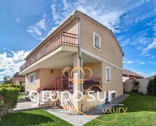 Außenansicht von Haus oder Chalet zum verkauf in Santibáñez de Valcorba mit Terrasse