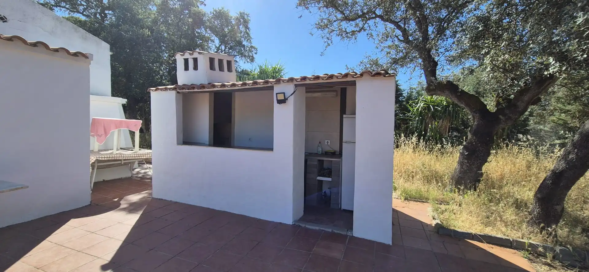 Außenansicht von Haus oder Chalet zum Verkauf in Badajoz mit Privatgarten, Terrasse und Abstellraum