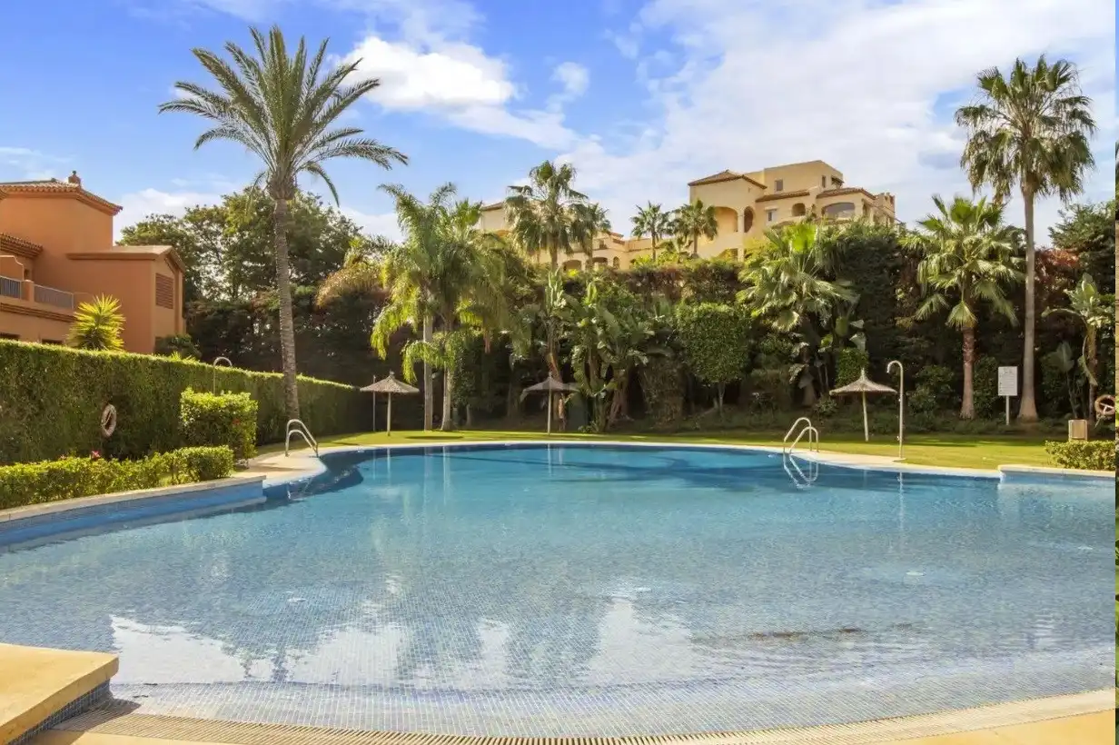 Apartamento con piscina en venta en Estepona Pueblo, imagen 13