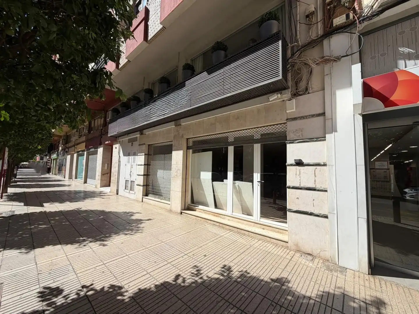 Local commercial à louer à Casc Urbà, imagen 4