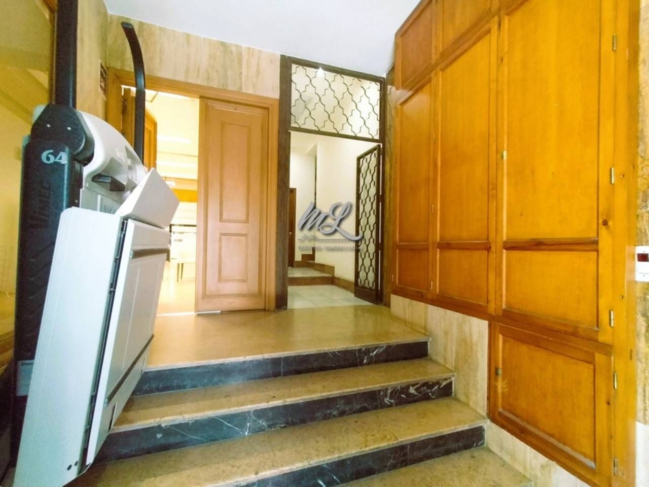 Premises for sale in  Toledo Capital  with Air Conditioner and Alarm