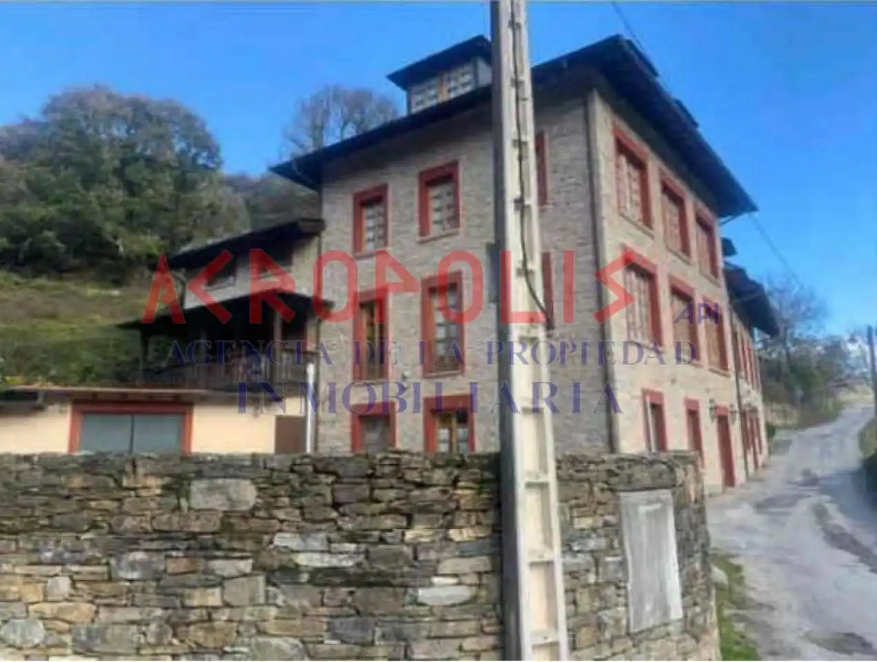 Außenansicht von Wohnung zum Verkauf in Vega de Valcarce mit Heizung