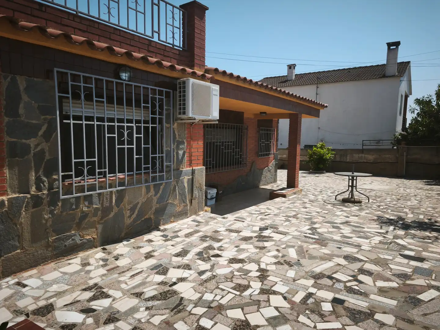 Vista exterior de Casa o xalet en venda en Santa Oliva amb Aire condicionat, Calefacció i Jardí privat