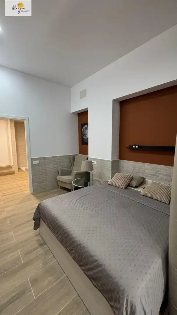 Bedroom of Apartments for sale in Valencia  with Air Conditioner, Heating and Furnished