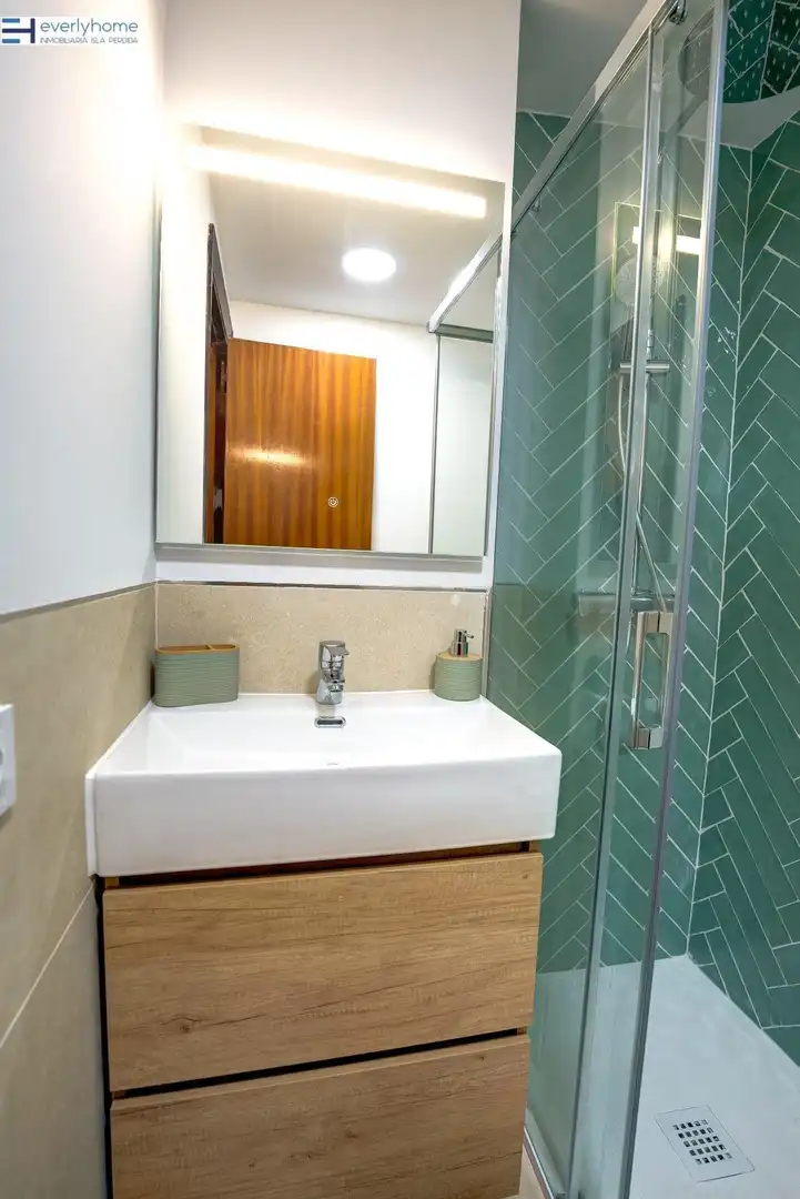 Baño de Piso para compartir en Valencia con Terraza, Amueblado y Balcón