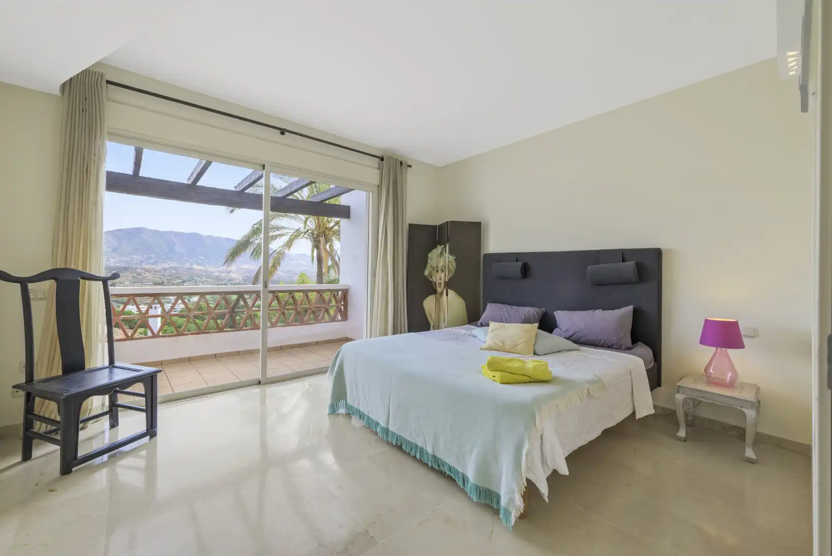 Schlafzimmer von Einfamilien-Reihenhaus zum Verkauf in Mijas mit Klimaanlage, Privatgarten und Terrasse