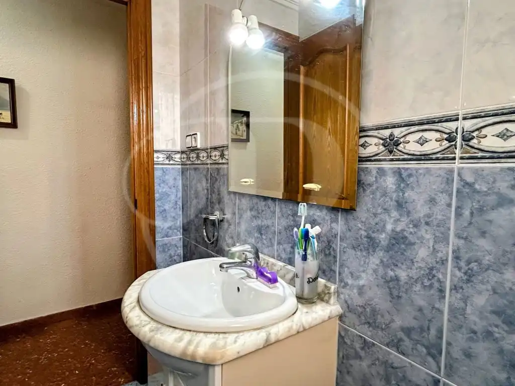 Badezimmer von Wohnungen zum Verkauf in Valencia mit Klimaanlage und Balkon