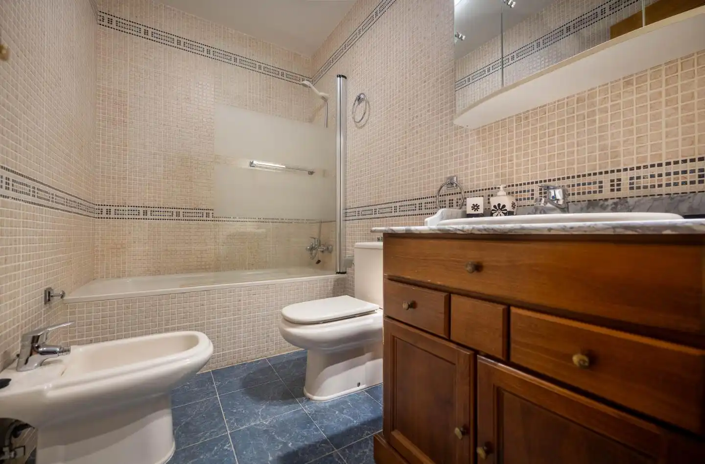 Baño de Casa adosada de alquiler en Ávila con Calefacción, Parquet y Terraza