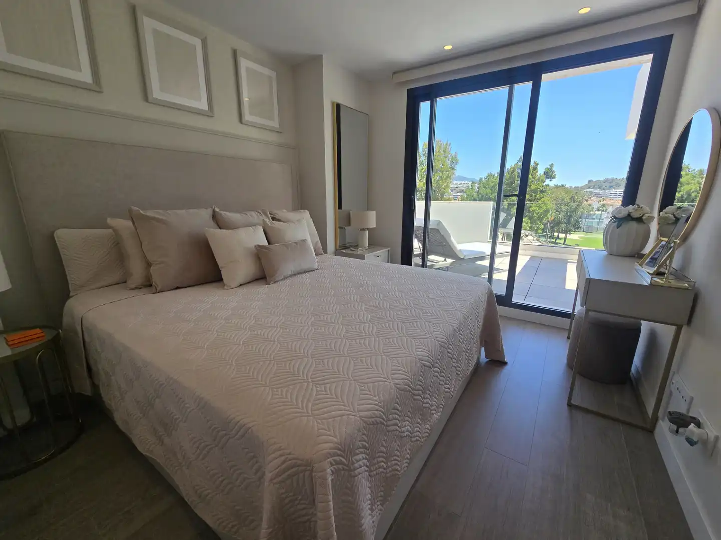 Bedroom of Flat for sale in Mijas  with Air Conditioner, Heating and Terrace