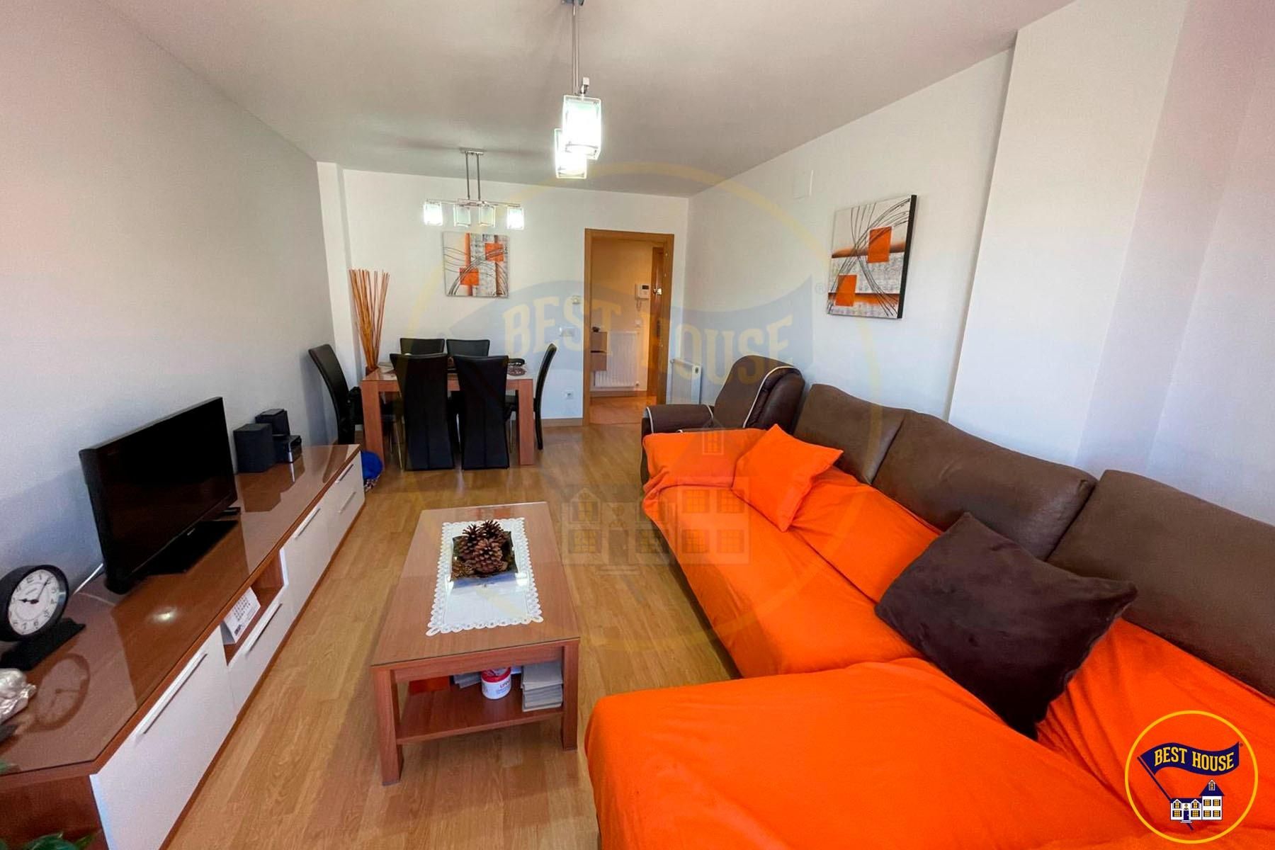 Sala d'estar de Pis en venda en Cuenca Capital amb Calefacció i Traster