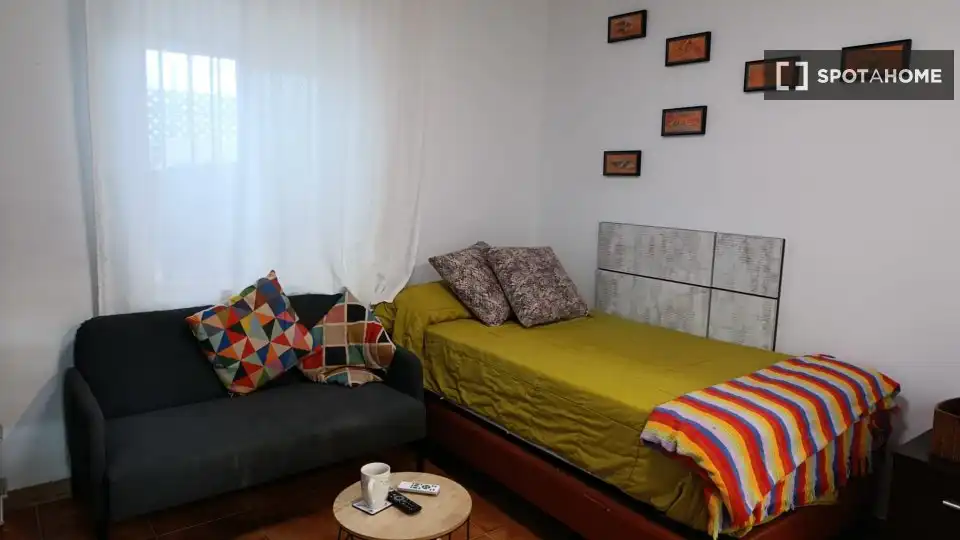 Habitación de Estudio para compartir en Málaga con Aire acondicionado, Calefacción y Terraza