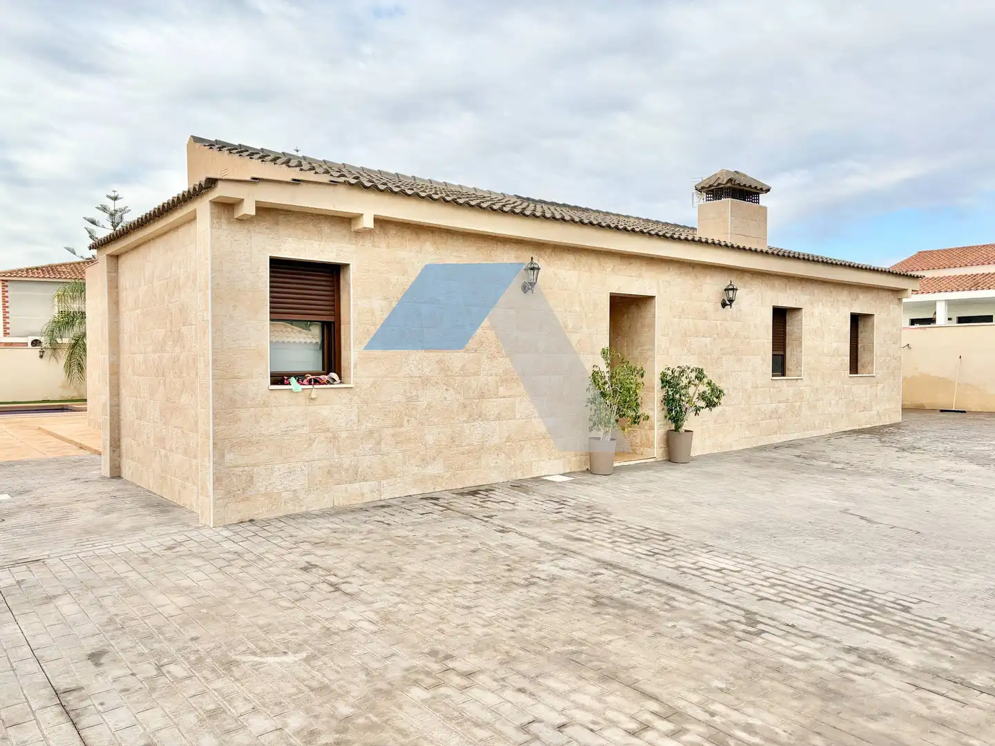 Vista exterior de Casa o xalet en venda en San Vicente del Raspeig / Sant Vicent del Raspeig amb Jardí privat