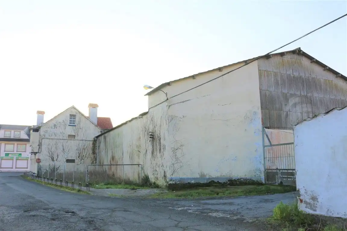 Vista exterior de Nau industrial de lloguer en Valdoviño