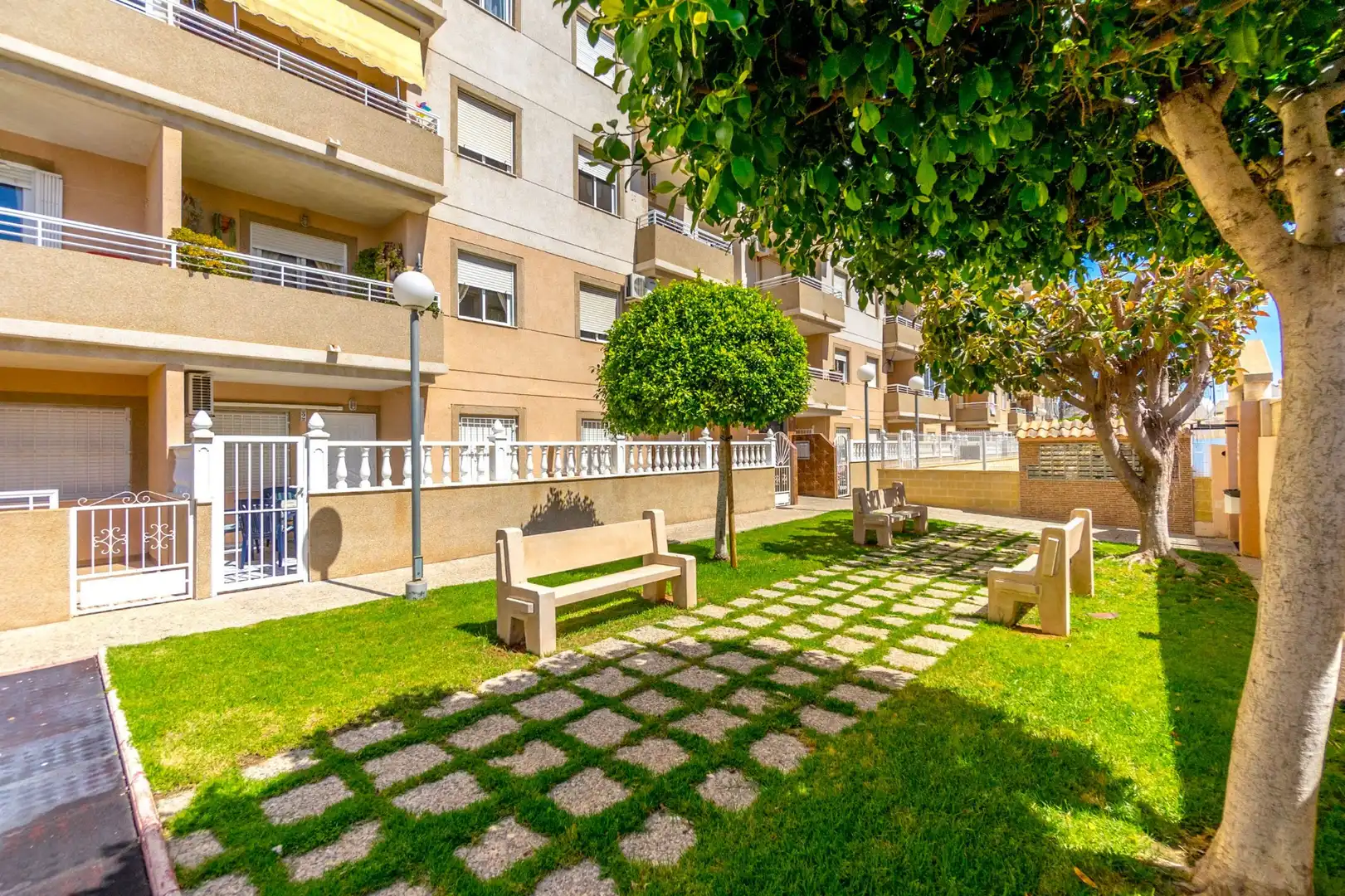 Vista exterior de Pis en venda en Torrevieja amb Aire condicionat, Calefacció i Terrassa