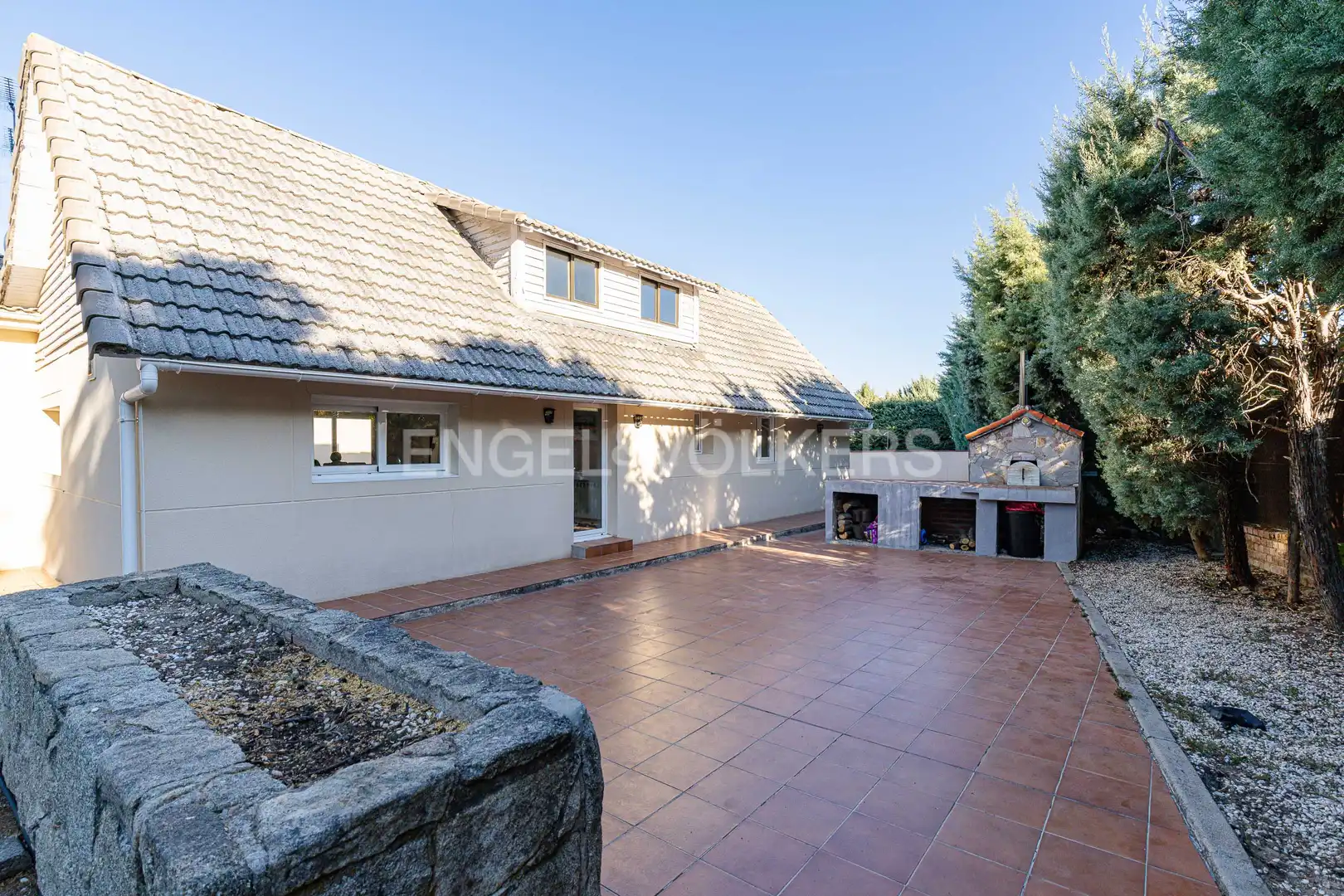Vista exterior de Casa o xalet en venda en Boadilla del Monte amb Aire condicionat, Calefacció i Jardí privat