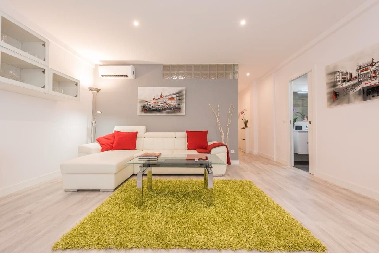 Sala d'estar de Pis en venda en  Madrid Capital amb Aire condicionat, Calefacció i Moblat