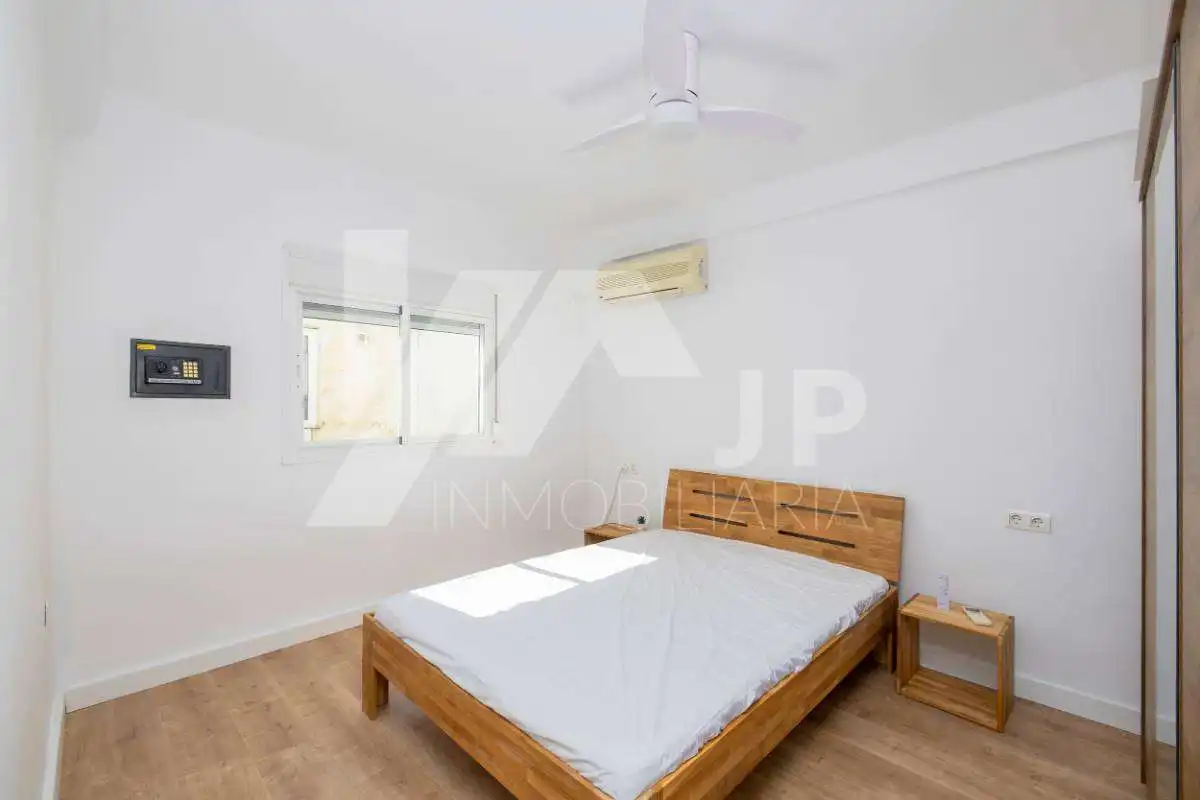 Habitación de Piso de alquiler en Granada con Aire acondicionado, Amueblado y Lavadora