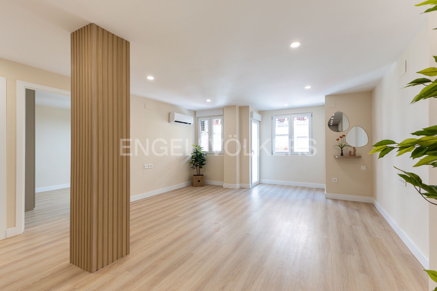 Apartment for sale in  Valencia Capital  with Air Conditioner, Heating and Balcony