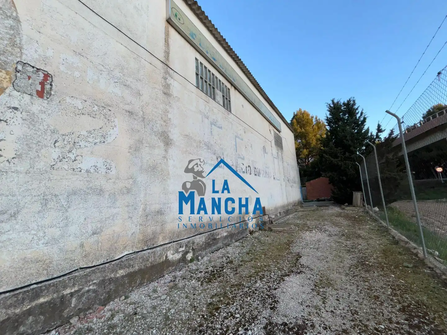 Außenansicht von Fabrikhallen zum Verkauf in Albacete