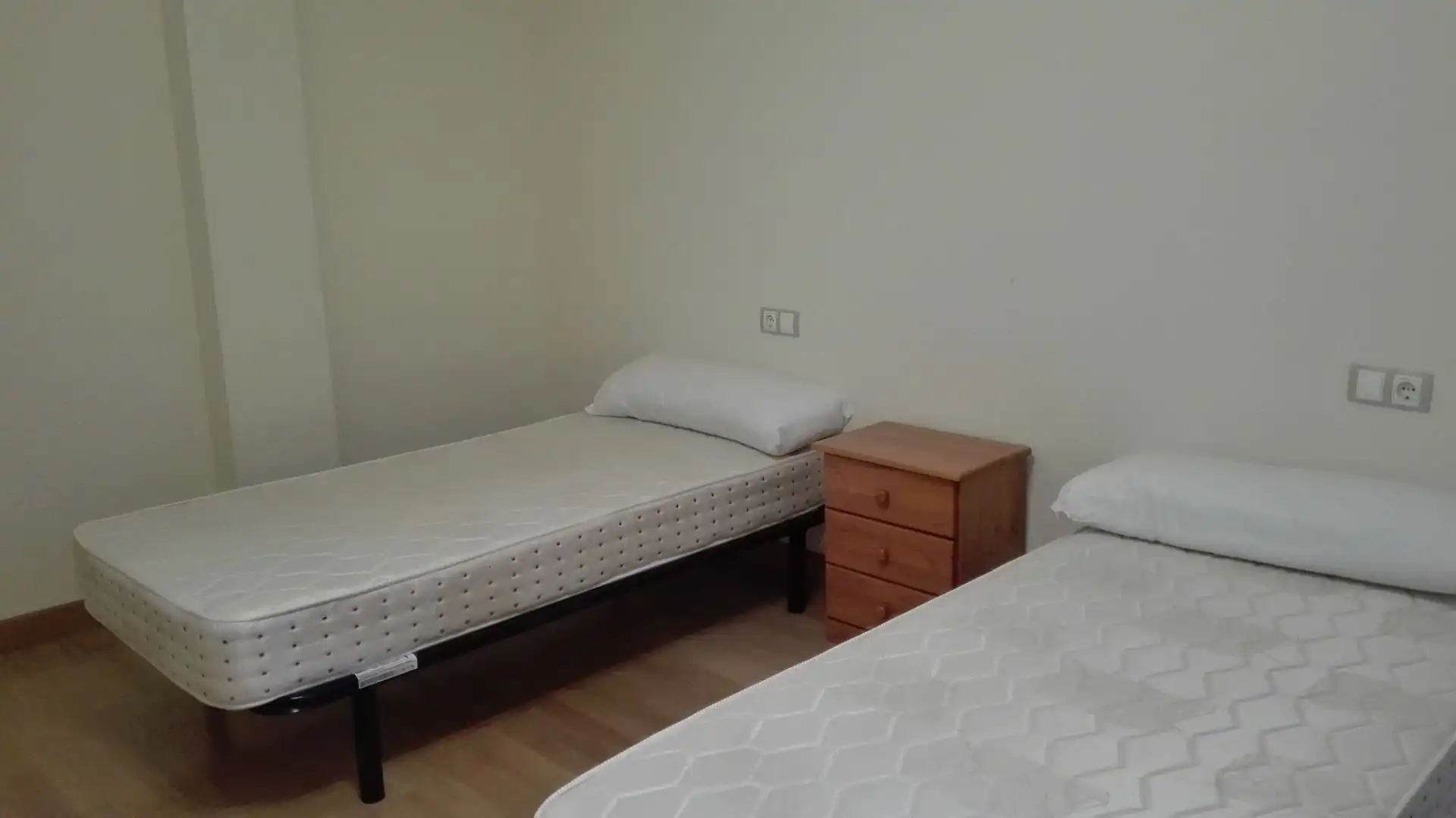 Attic for rent in Calle Luis Sala Balust, Pizarrales