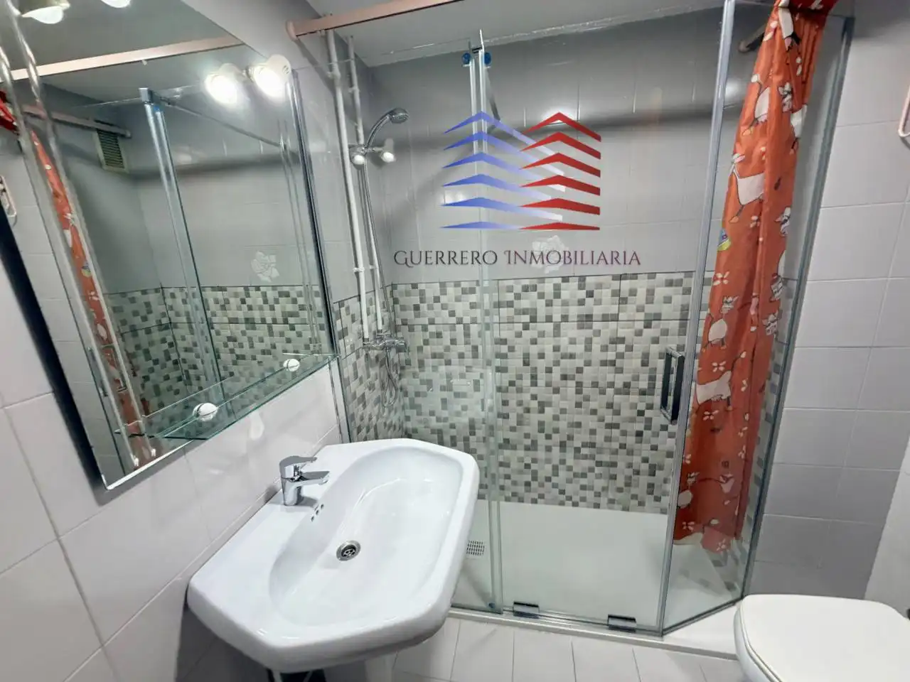 Baño de Piso de alquiler en Vigo  con Calefacción, Parquet y Terraza