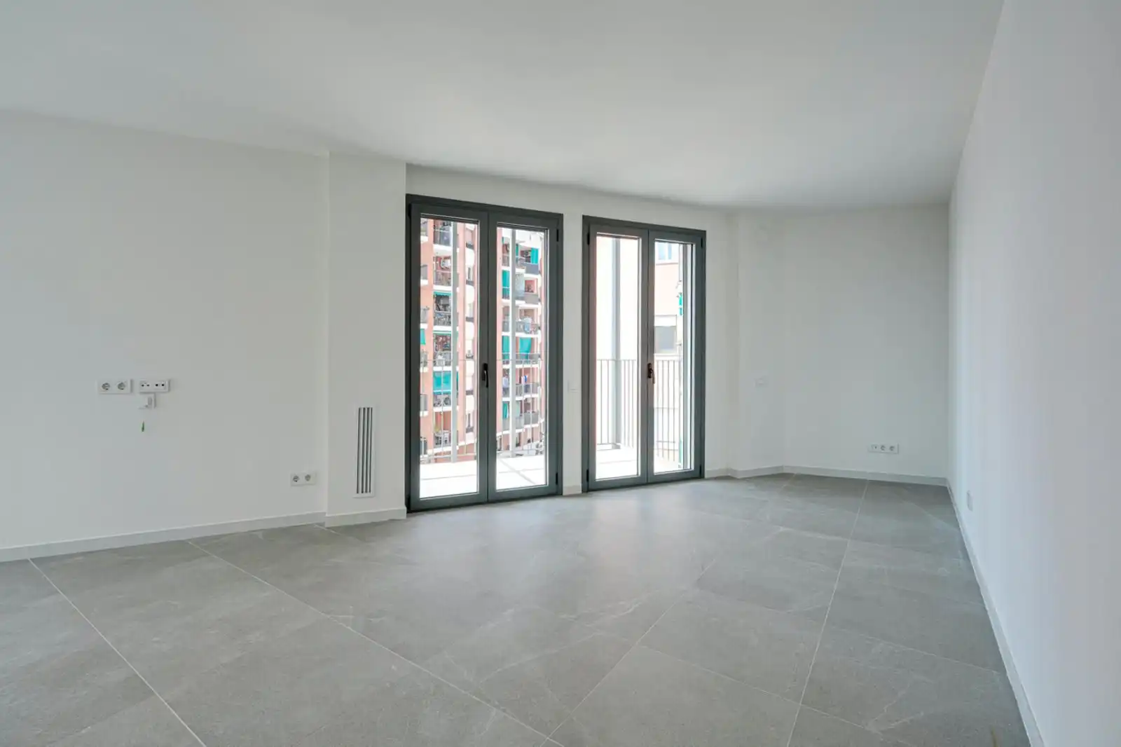 Piso en venta en L'Hospitalet de Llobregat con Terraza
