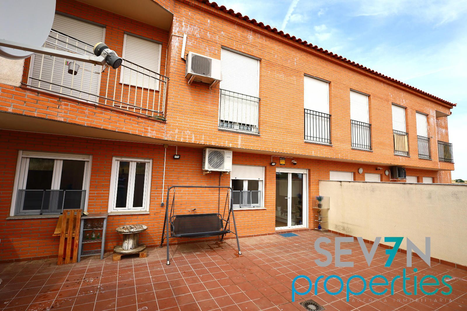 Exterior view of Flat for sale in Camarena  with Air Conditioner, Heating and Private garden